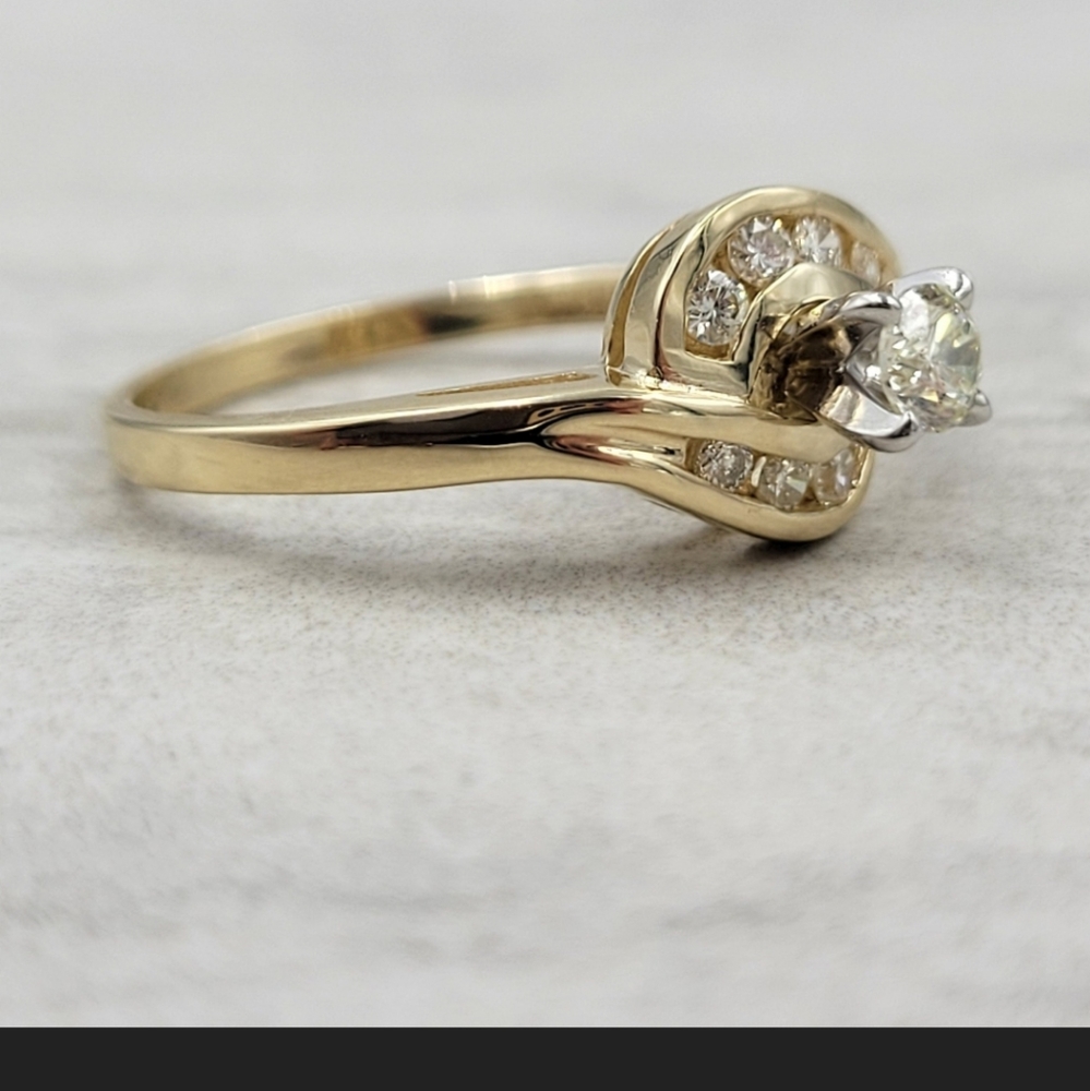 Vintage Diamond Ring. 14k gold..Priced to sale, open to offers.